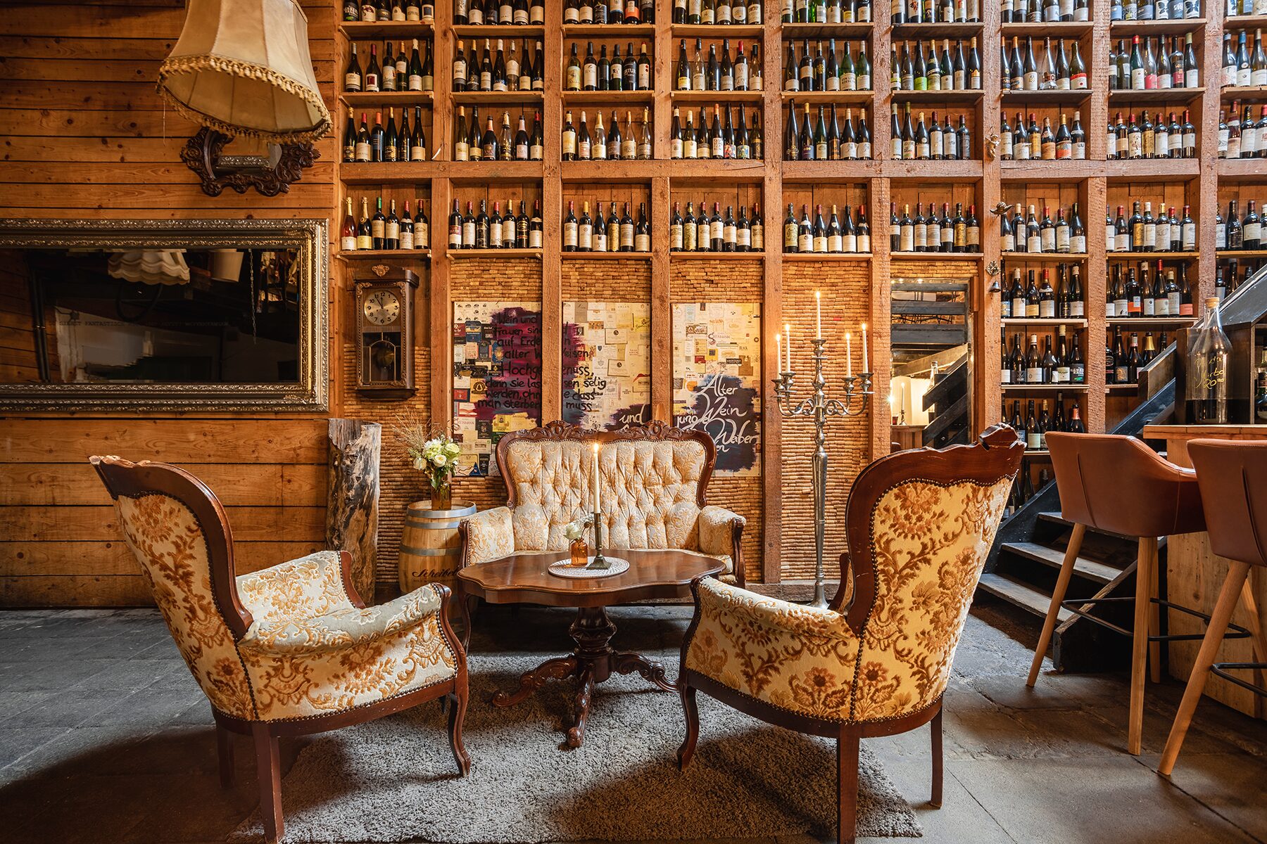 Weinwand-Lounge